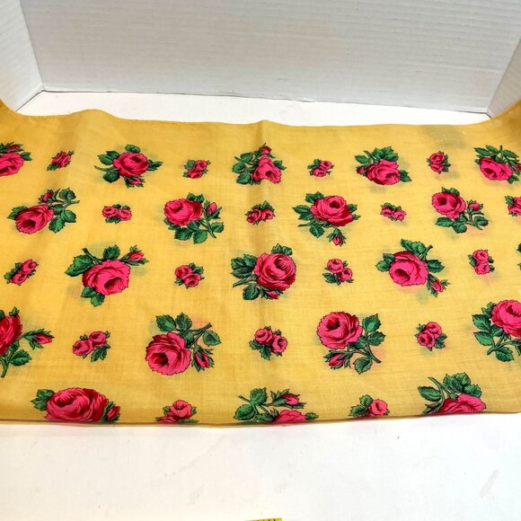 Vintage Yellow Scarf 100% Pure Virgin Wool With Pink Roses & Green Leaves Hand S - Picture 2 of 7
